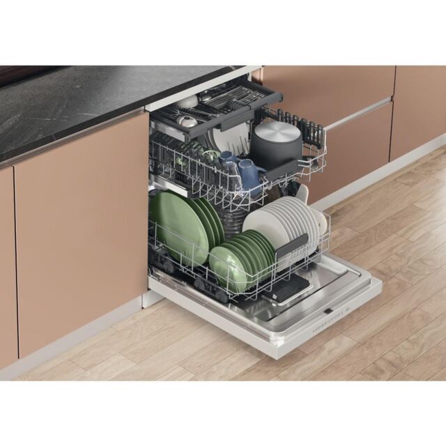 Hotpoint HD7FHP33 60cm Dishwasher - White