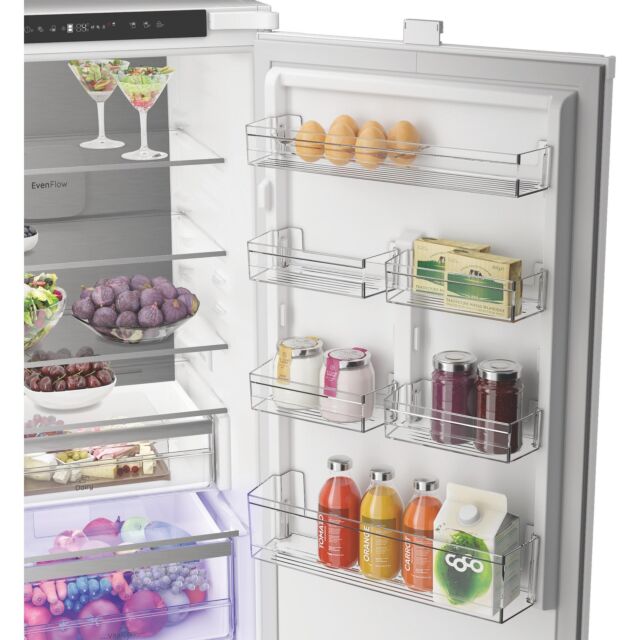Hotpoint HPK25292B4UK 270L Integrated 70/30 Dual No Frost Fridge Freezer with VitalCare