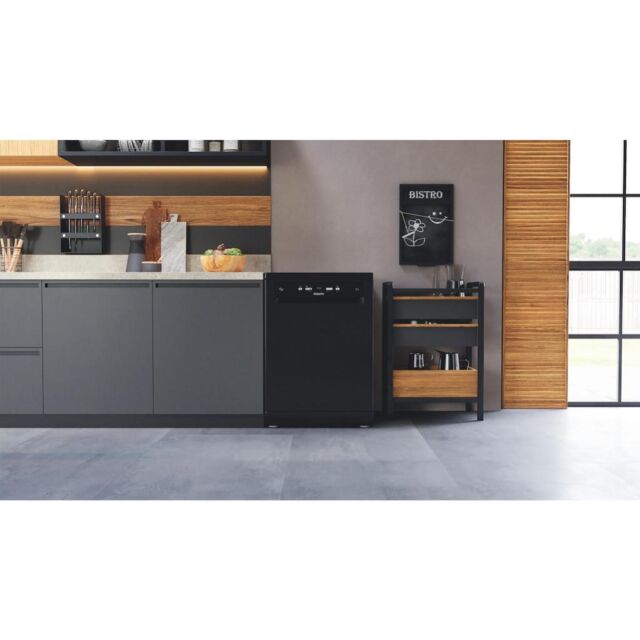 Hotpoint HP2FFC14BN6BUK Freestanding Full Size Dishwasher with Rapid Wash