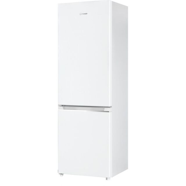 Indesit INKS 8261 W4UK Freestanding Fridge Freezer