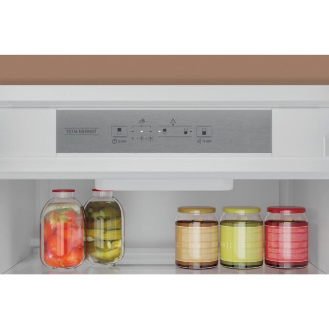 Hotpoint HTC18 T32 2 Built-In Fridge Freezer
