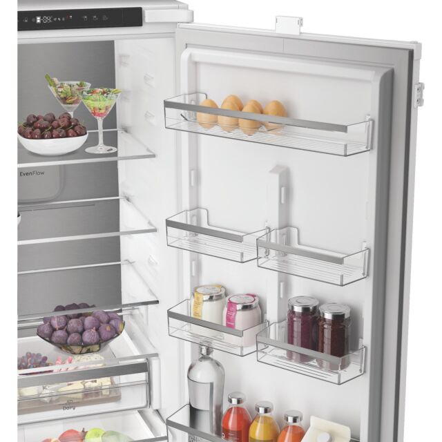 Hotpoint HPK25322B4UK 300L Integrated 70/30 Dual No Frost Fridge Freezer with VitalCare