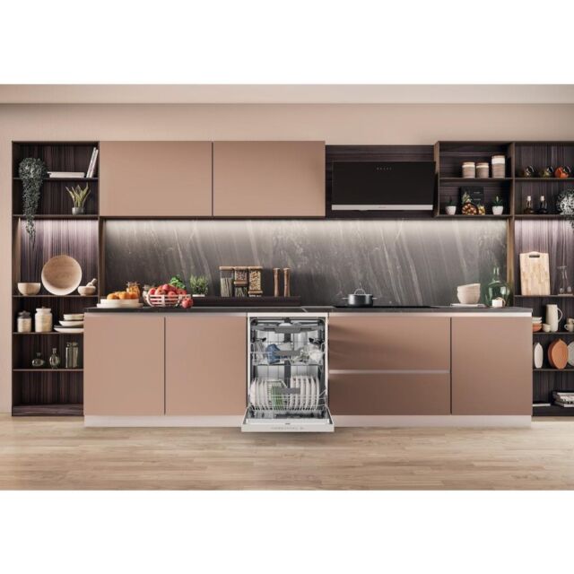 Hotpoint HD7FHP33 60cm Dishwasher - White