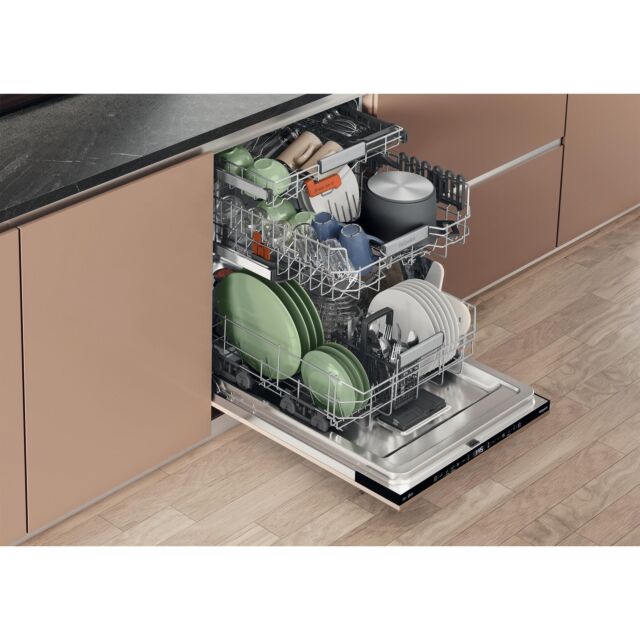 Hotpoint H8IA15M4TUUK 15 Place Setting Hydroforce Integrated Dishwasher - Black