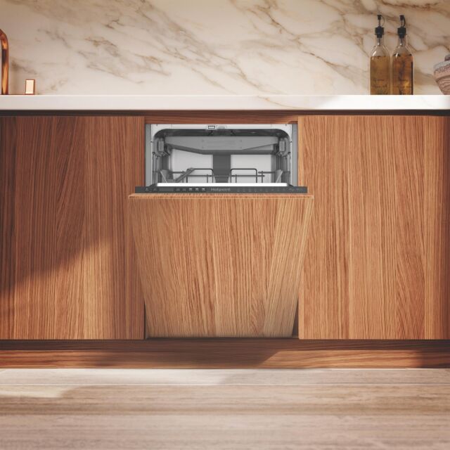 Hotpoint HP6IC11BS7LA0UK Integrated 45cm Slimline Dishwasher with 10 Place Settings - C Rated