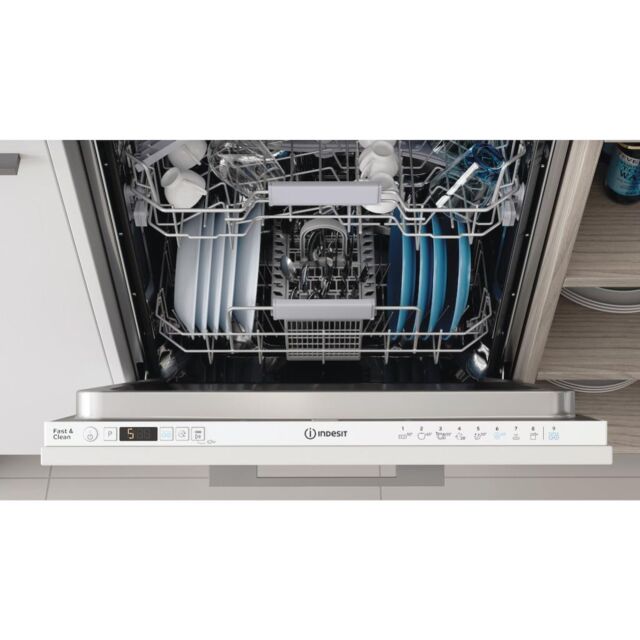 Indesit Integrated dishwasher: full size, white colour - D2I HD526  UK