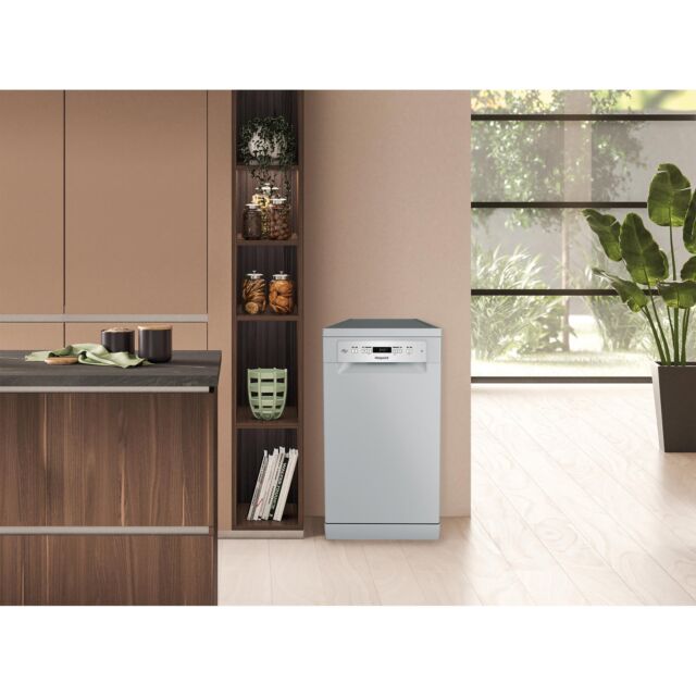 Hotpoint HP3FC10BS7A0SUK 10 Place Setting Freestanding Slimline Dishwasher with 3D Zone Wash - Silver