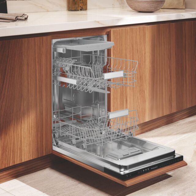 Hotpoint HP6IC11BS7LA0UK Integrated 45cm Slimline Dishwasher with 10 Place Settings - C Rated