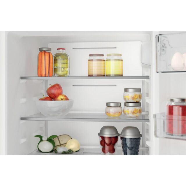 Hotpoint HTC18T112 Integrated Frost Free Fridge Freezer