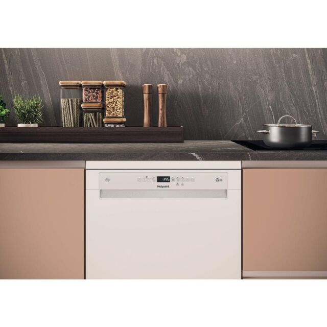Hotpoint HD7FHP33 60cm Dishwasher - White