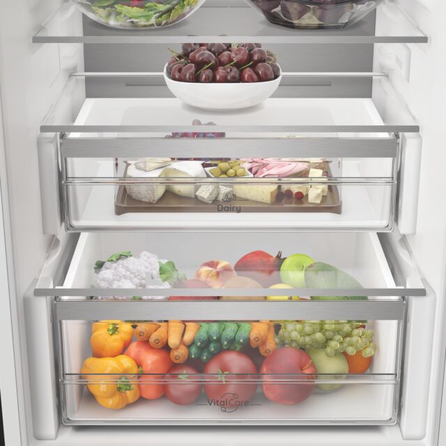Hotpoint HPK25322B4UK 300L Integrated 70/30 Dual No Frost Fridge Freezer with VitalCare