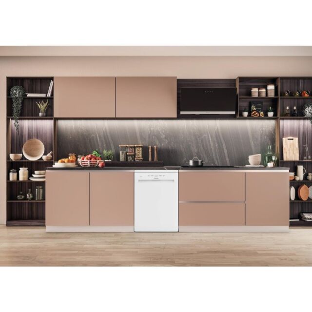 Hotpoint H2FHL626 60cm Dishwasher - White