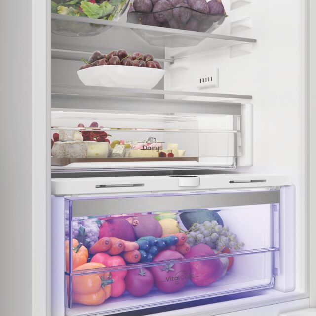 Hotpoint HPK25293B5UK 270L Integrated 70/30 Dual No Frost Fridge Freezer with VitalCare
