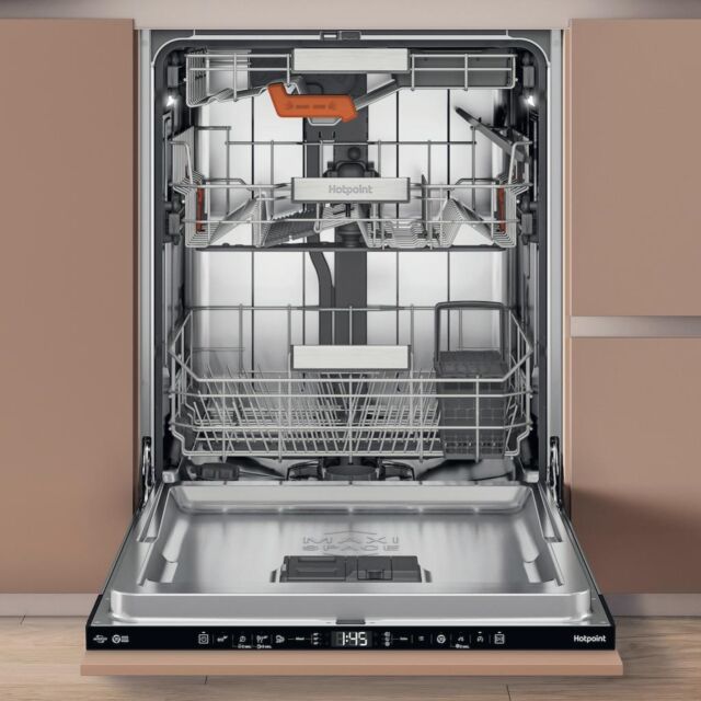 Hotpoint H8IB15M4TSUK 15 Place Setting Hydroforce Integrated Dishwasher with Maxi Space