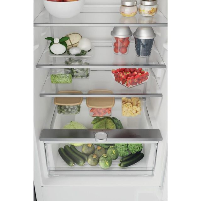 Hotpoint HTC18T112 Integrated Frost Free Fridge Freezer