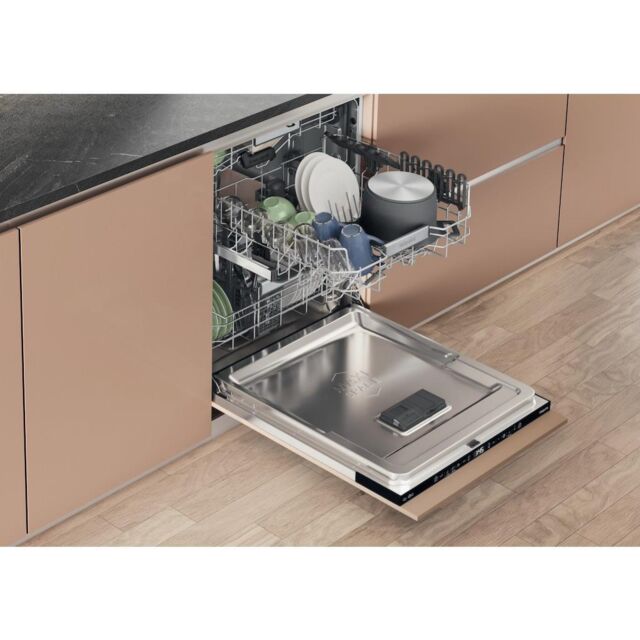 Hotpoint H8I HT59 LS UK Hydroforce Built-In 14 Place Setting Dishwasher