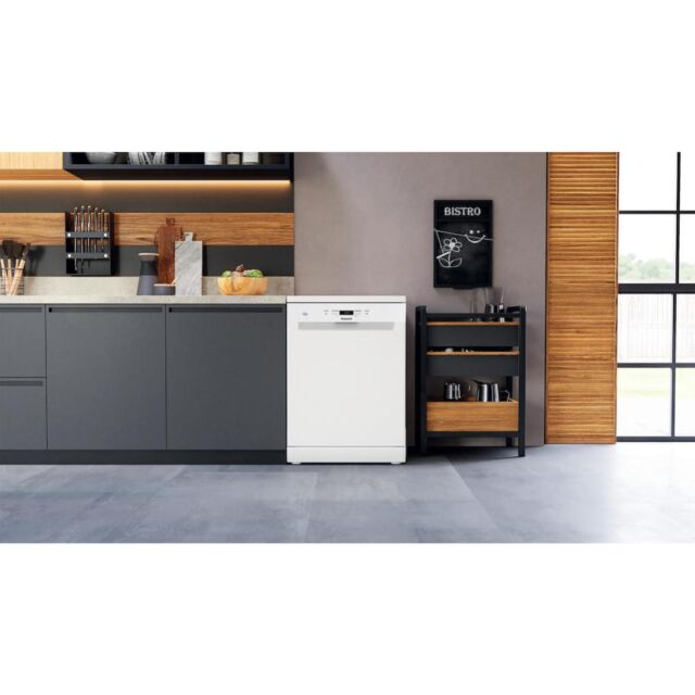Hotpoint HP2FFC14BN6WUK Freestanding Full Size Dishwasher with Rapid Wash