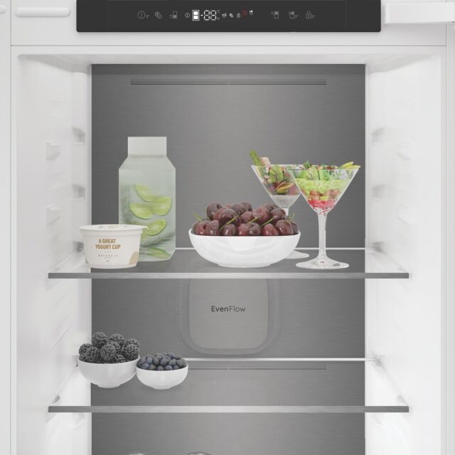 Hotpoint HPK25322B4UK 300L Integrated 70/30 Dual No Frost Fridge Freezer with VitalCare