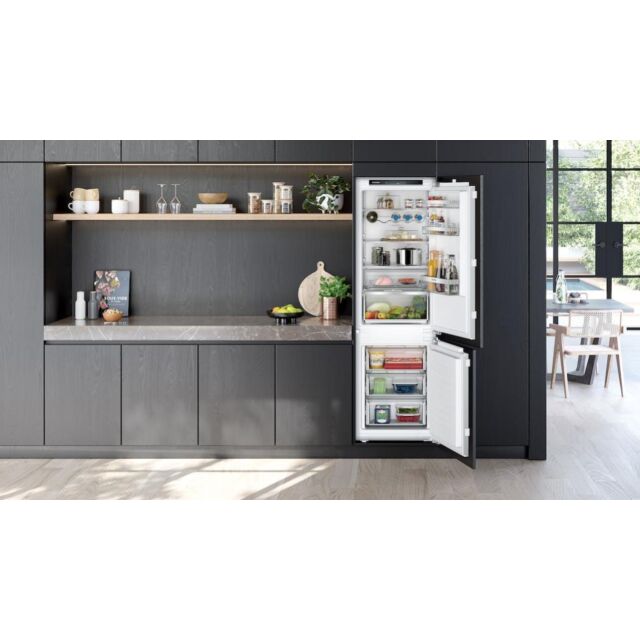 Siemens KI86NVFE0G, Built-in fridge-freezer with freezer at bottom