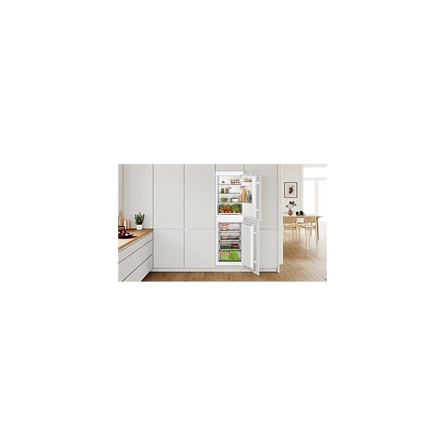 Bosch KIN85NSE0G, Built-in fridge-freezer with freezer at bottom