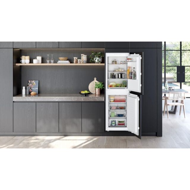 Siemens KI85NNFE0G, Built-in fridge-freezer with freezer at bottom