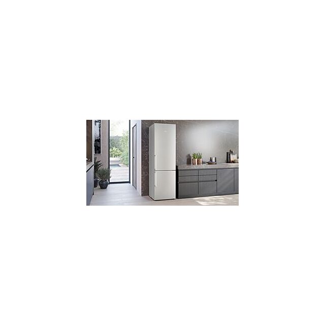 Siemens KG39NAIAU, Free-standing fridge-freezer with freezer at bottom