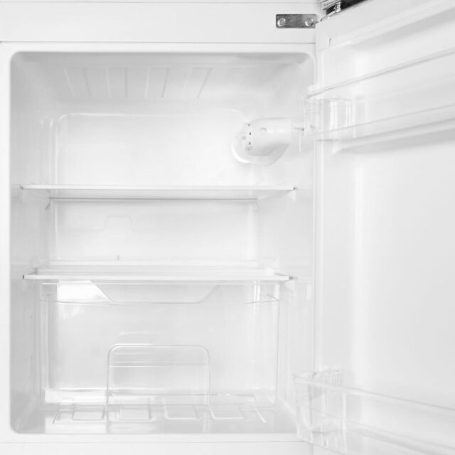 Montpellier MAB2035EK Retro Undercounter Fridge Freezer In Black