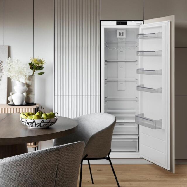 Montpellier MITL294 Integrated Tall Larder Fridge