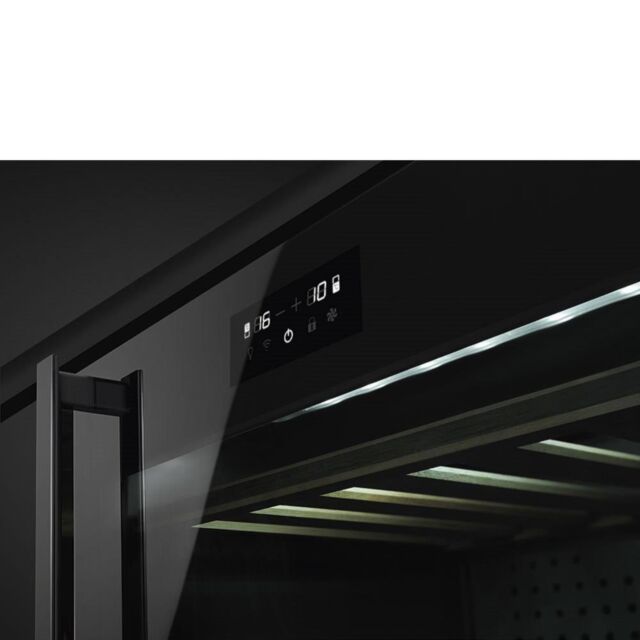 Smeg CVI638RWN3 60cm Dolce Stil Novo Undercounter Wine Cooler with RH Hinge