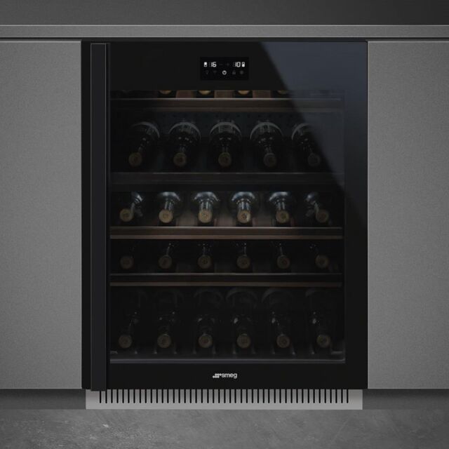 Smeg CVI638RWN3 60cm Dolce Stil Novo Undercounter Wine Cooler with RH Hinge