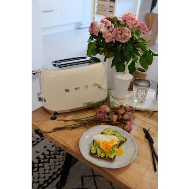 Smeg TSF01CRUK Toaster, Cream