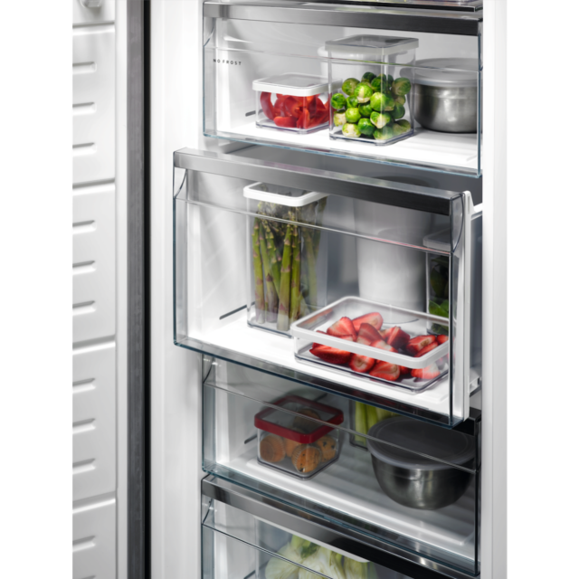 AEG OAG7M281EB 7000 Series Upright NoFrost Freezer