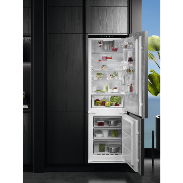 AEG NSC7G181DS 7000 Series Built-In NoFrost Fridge Freezer