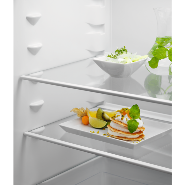 Zanussi Series 60 ZNNN18ES3 Built-In NoFrost Fridge Freezer