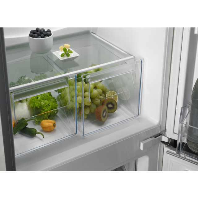 Zanussi Series 60 ZNNN18ES3 Built-In NoFrost Fridge Freezer