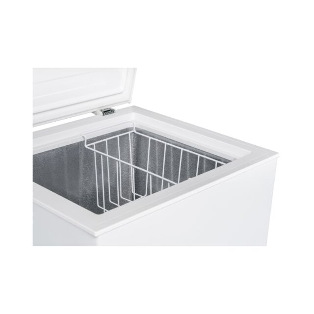 Fridgemaster MCF96 96Ltr 4 star chest freezer with winter guard tech. white