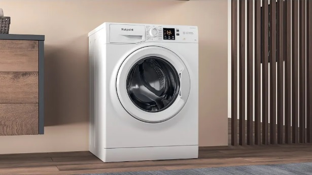 Hotpoint NSWF845CWUKN washing machine.