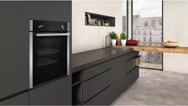 Neff B3ACE4HN0B Oven closed.